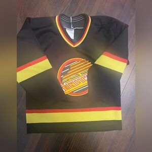 Kids (6/7) vintage Canucks Hockey Jersey